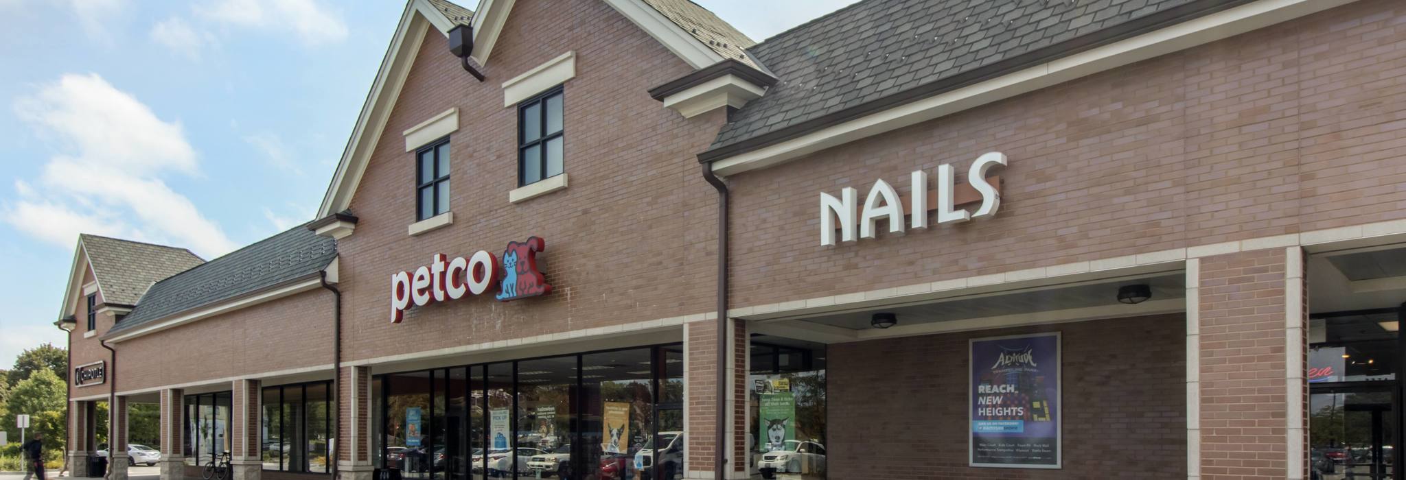 Chicago IL Roscoe Square Retail Space First Washington Realty Inc.