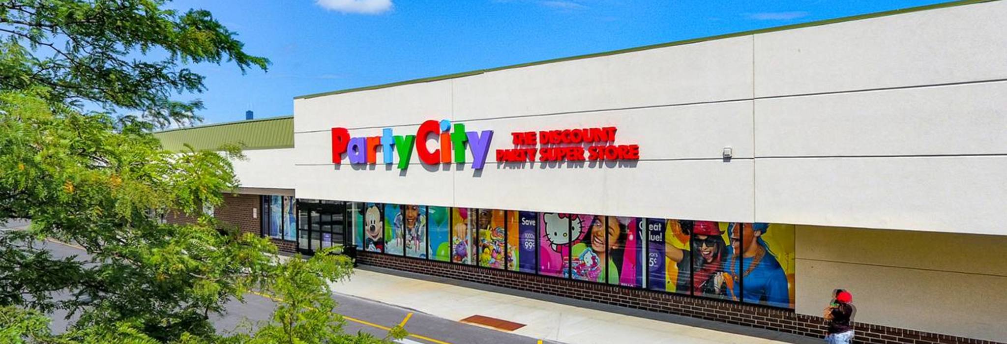 Chicago IL Riverside Square & River's Edge Retail Space First