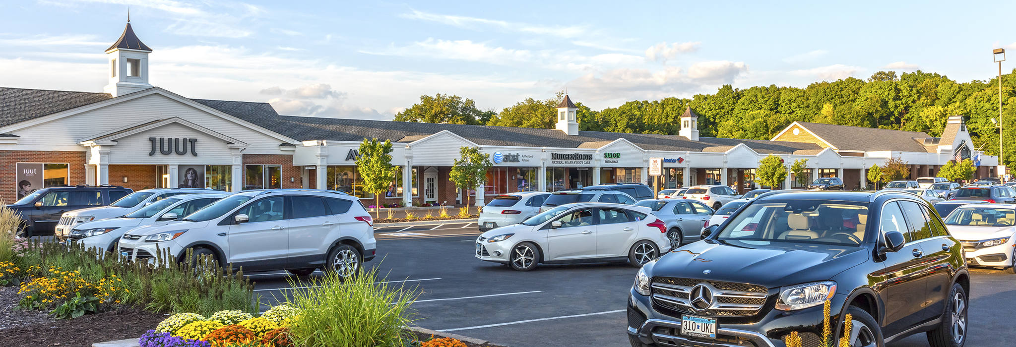 Wayzata MN: Colonial Square - Retail Space - First Washington Realty Inc.