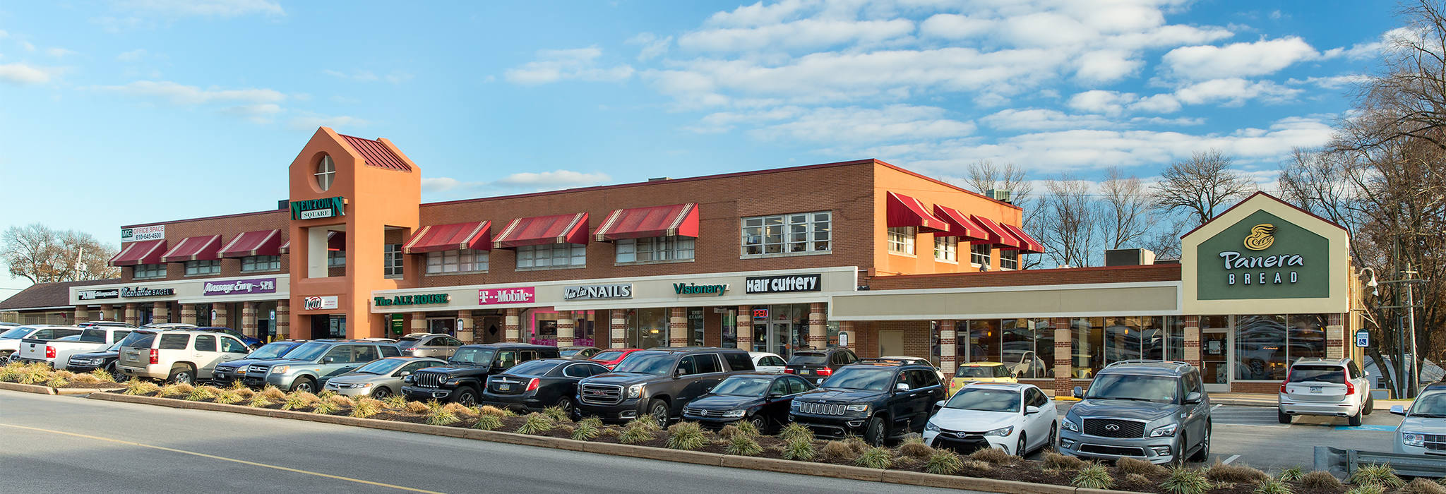 Newtown Square PA: Newtown Square Shopping Center - Retail Space